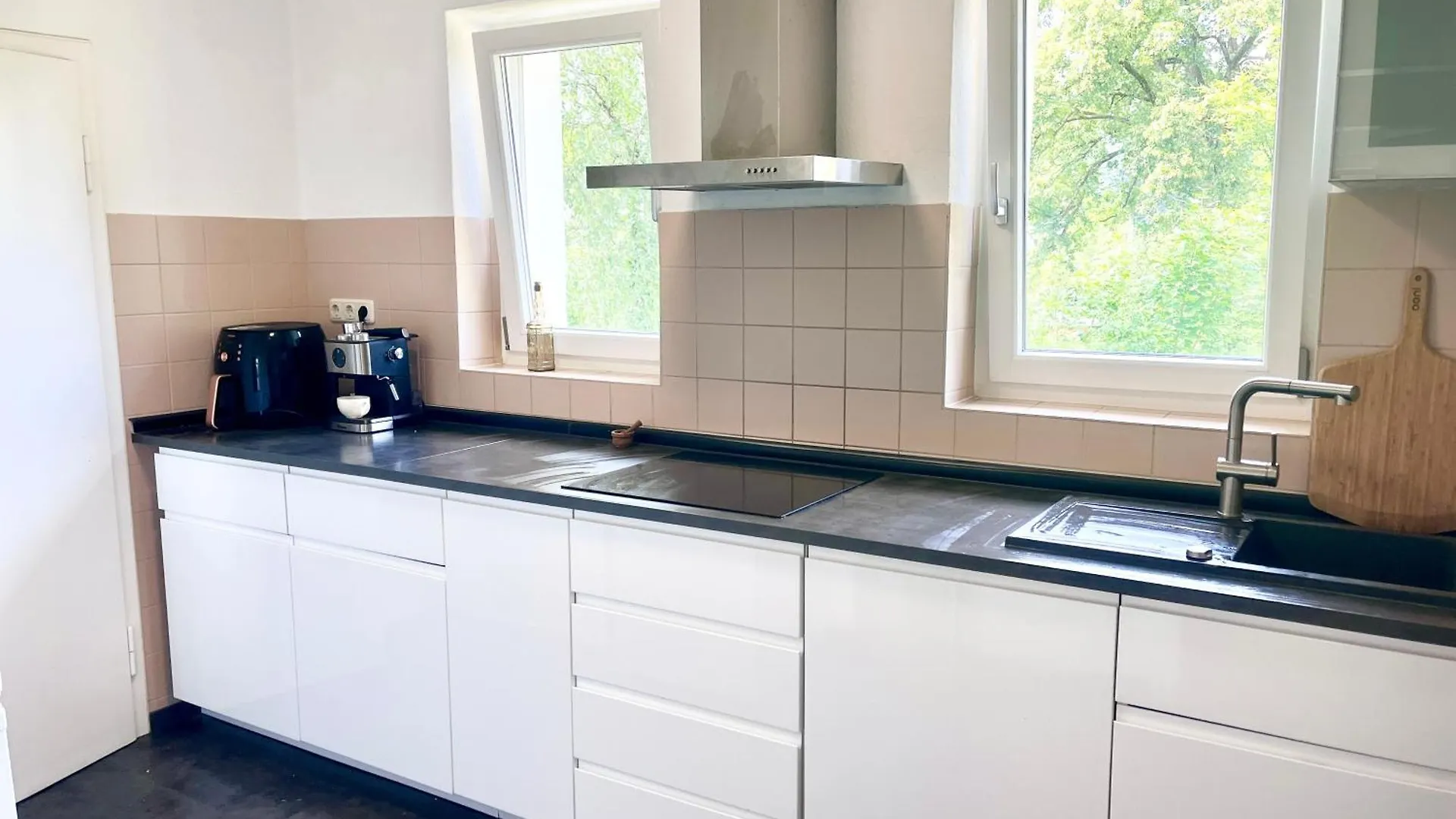 Large Munich House With 4 Bedrooms In A Quiet And Greened Villa Area Near Mnichov 0*,  Německo