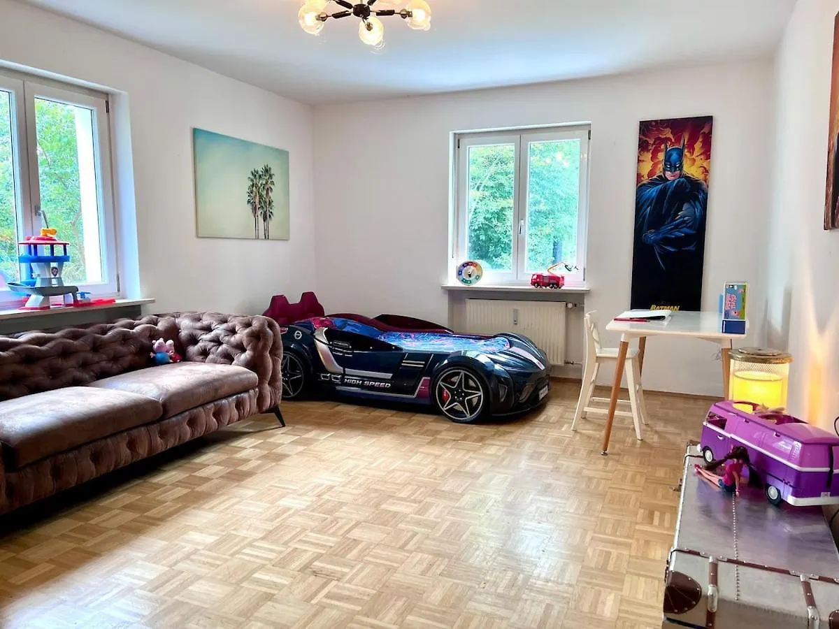 Large Munich House With 4 Bedrooms In A Quiet And Greened Villa Area Near Mnichov Apartmán