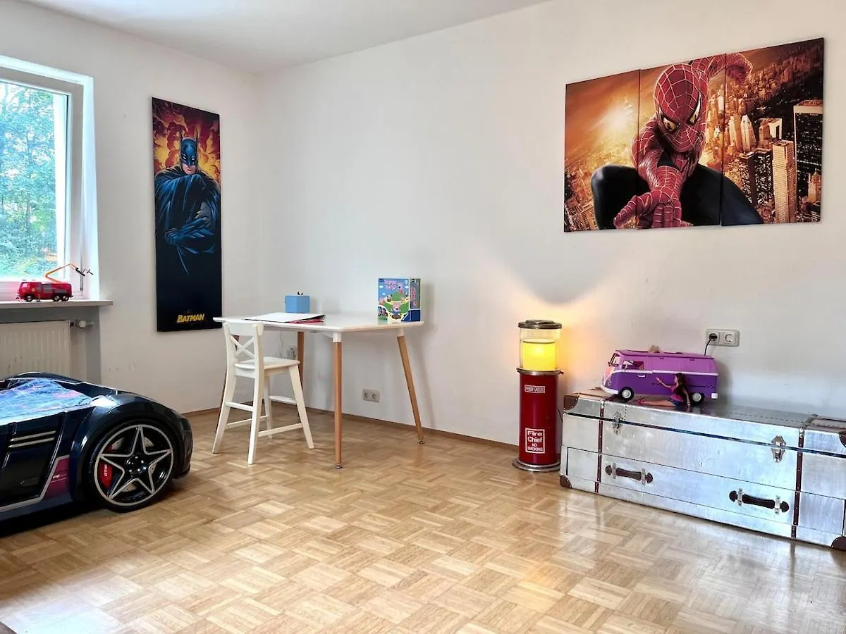 Large Munich House With 4 Bedrooms In A Quiet And Greened Villa Area Near Mnichov
