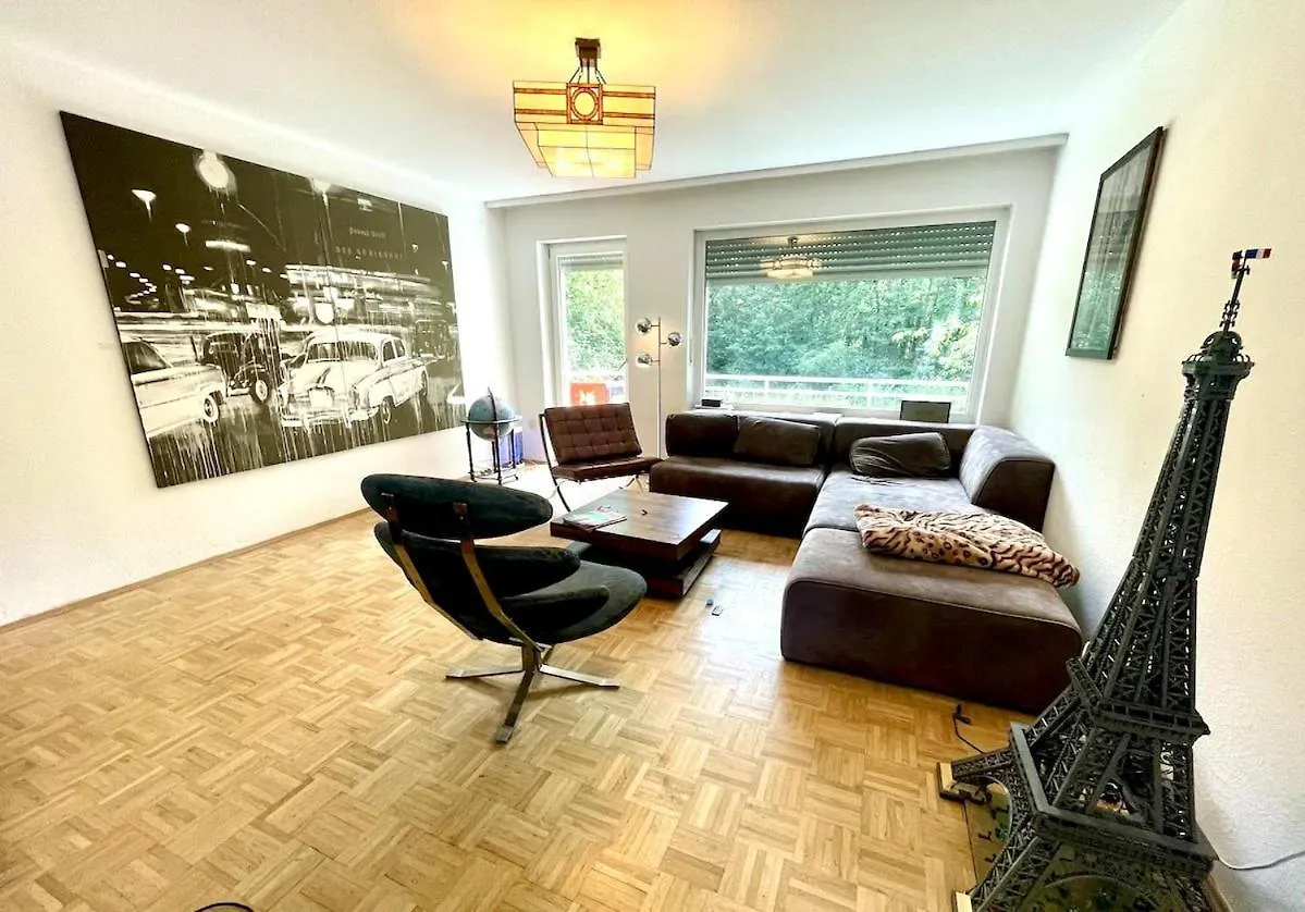 Large Munich House With 4 Bedrooms In A Quiet And Greened Villa Area Near Mnichov Německo