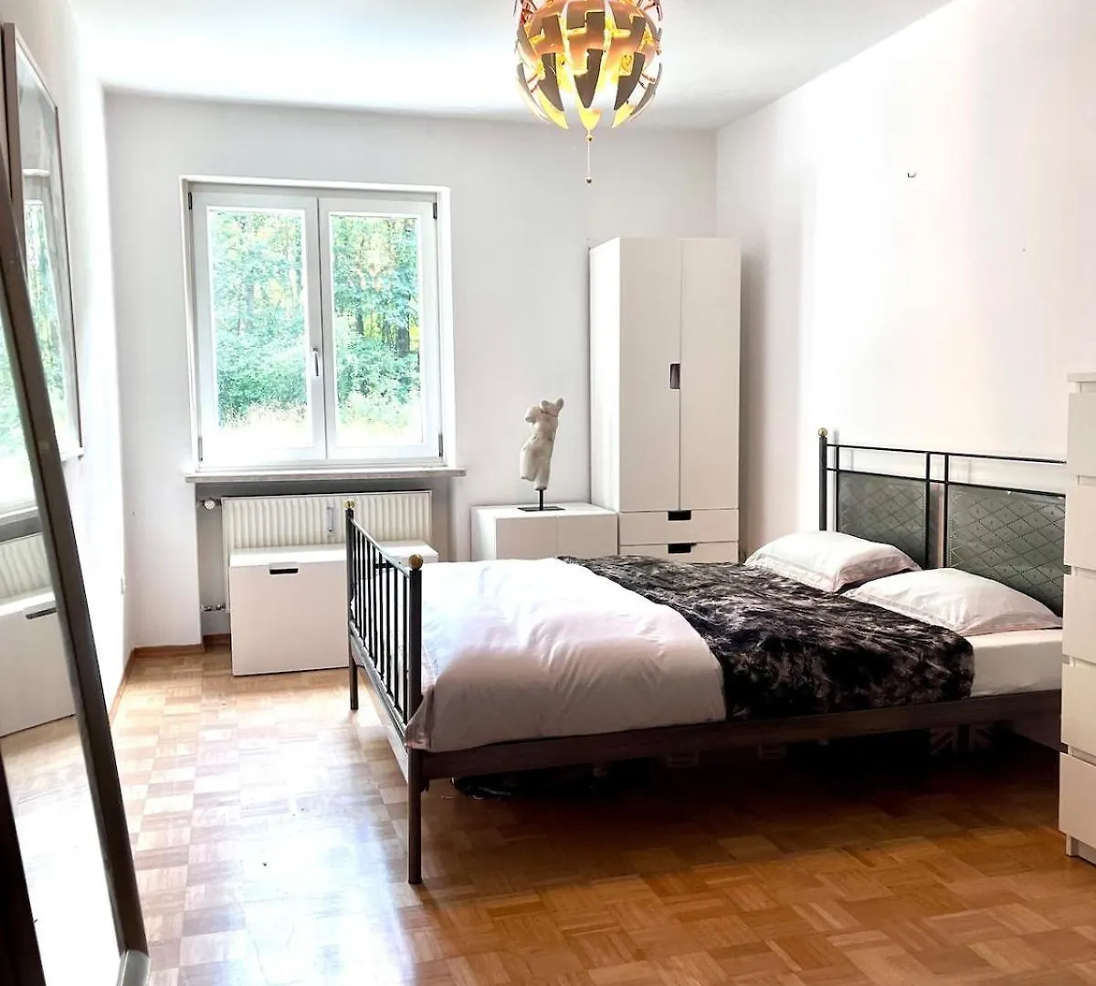 Large Munich House With 4 Bedrooms In A Quiet And Greened Villa Area Near Mnichov Apartmán