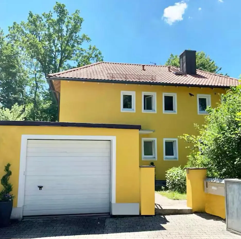 Large Munich House With 4 Bedrooms In A Quiet And Greened Villa Area Near Mnichov Německo