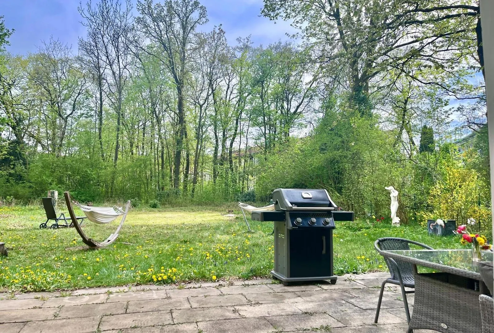 Large Munich House With 4 Bedrooms In A Quiet And Greened Villa Area Near Munich Apartment
